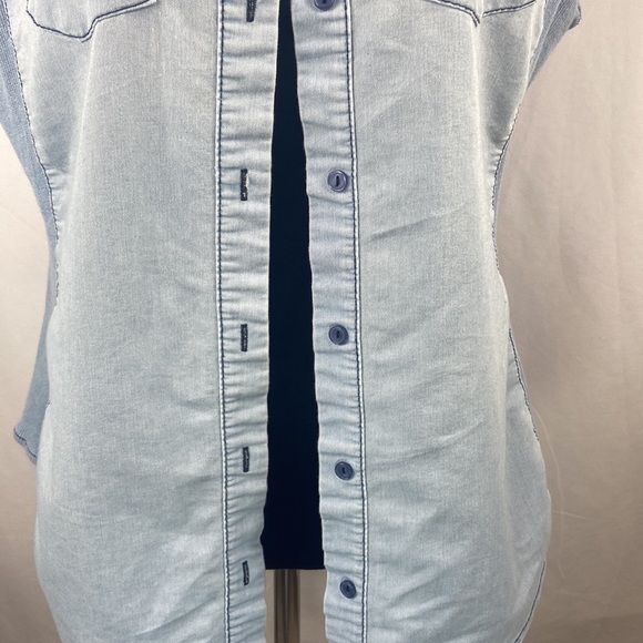 Cavalini Light Blue Embroidered Button Down Vest - Picture 6 of 8